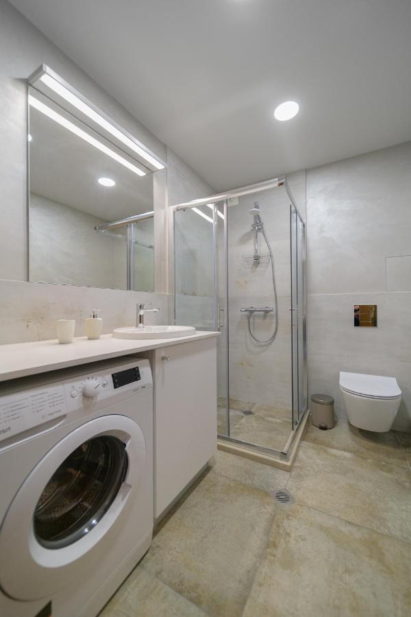 Magdalena Apartment - Two Bathrooms, Perfect City Center Várna Kültér fotó